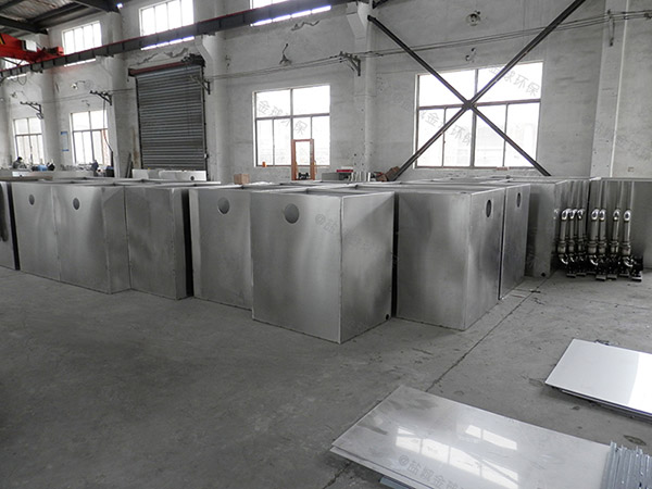 制作戶外大型地埋式三級油水分離器