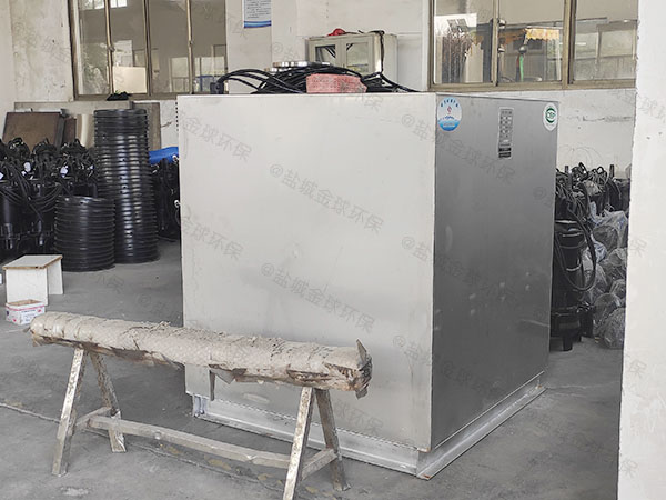 餐廳用的3.5米*1.35米*1.85米自動刮油氣浮隔油器的樣子